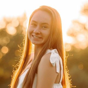 Meet your Posher, Caitlin